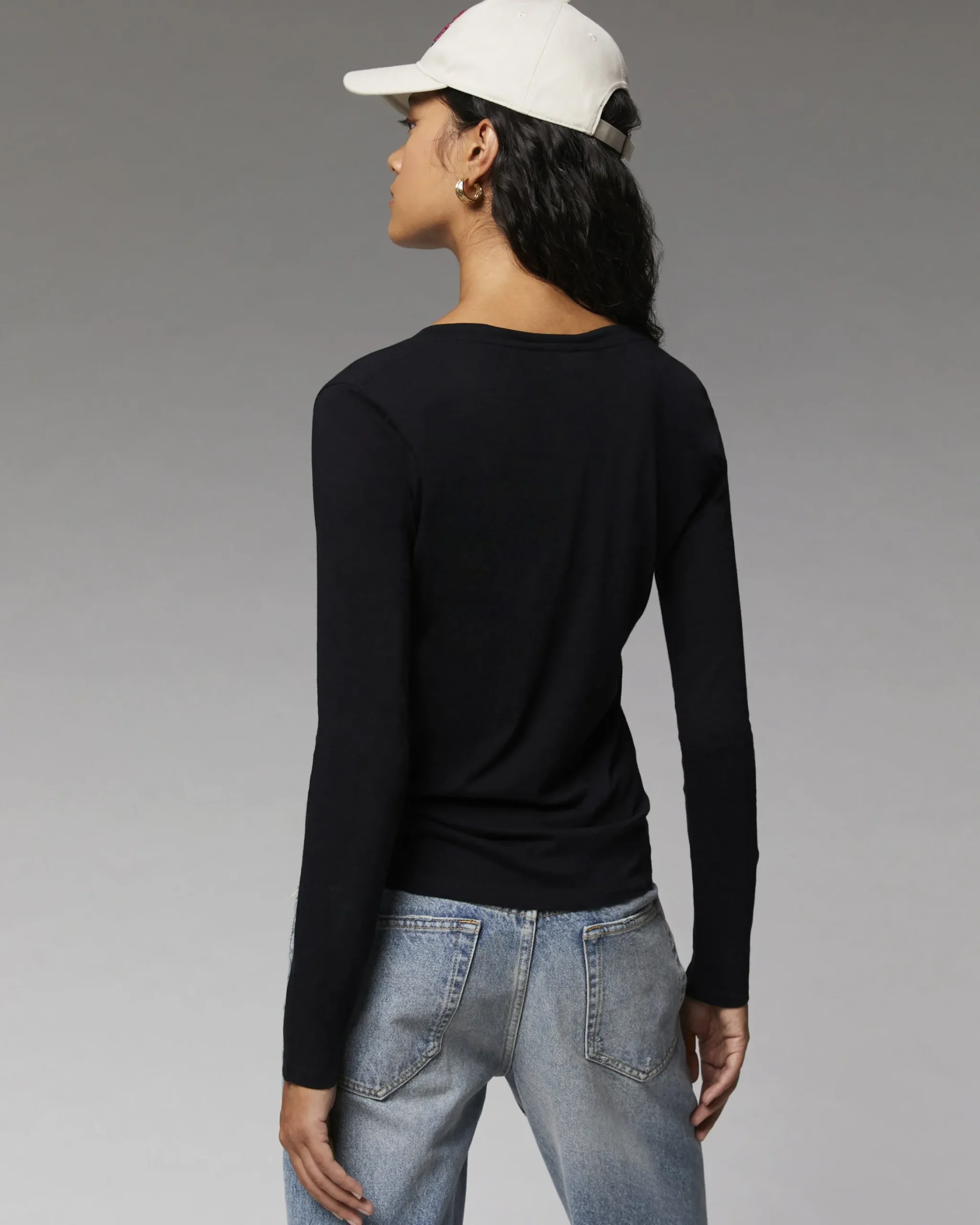 T-Shirt Scollo a V Maniche lunghe Basic